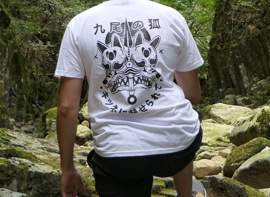 Photo de plein pied linogravure sur T-shirt Kitsune Slayer
